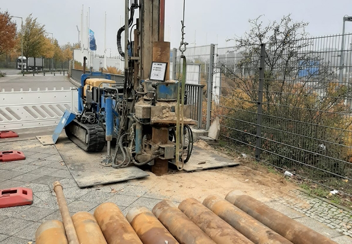 Baugrunderkundung mittels Raupenbohrgerät (6 t, Bohrdurchmesser bis 273 mm)